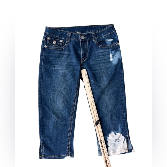 True Religion Women’s Capri Size 11 - Picture 7 of 10